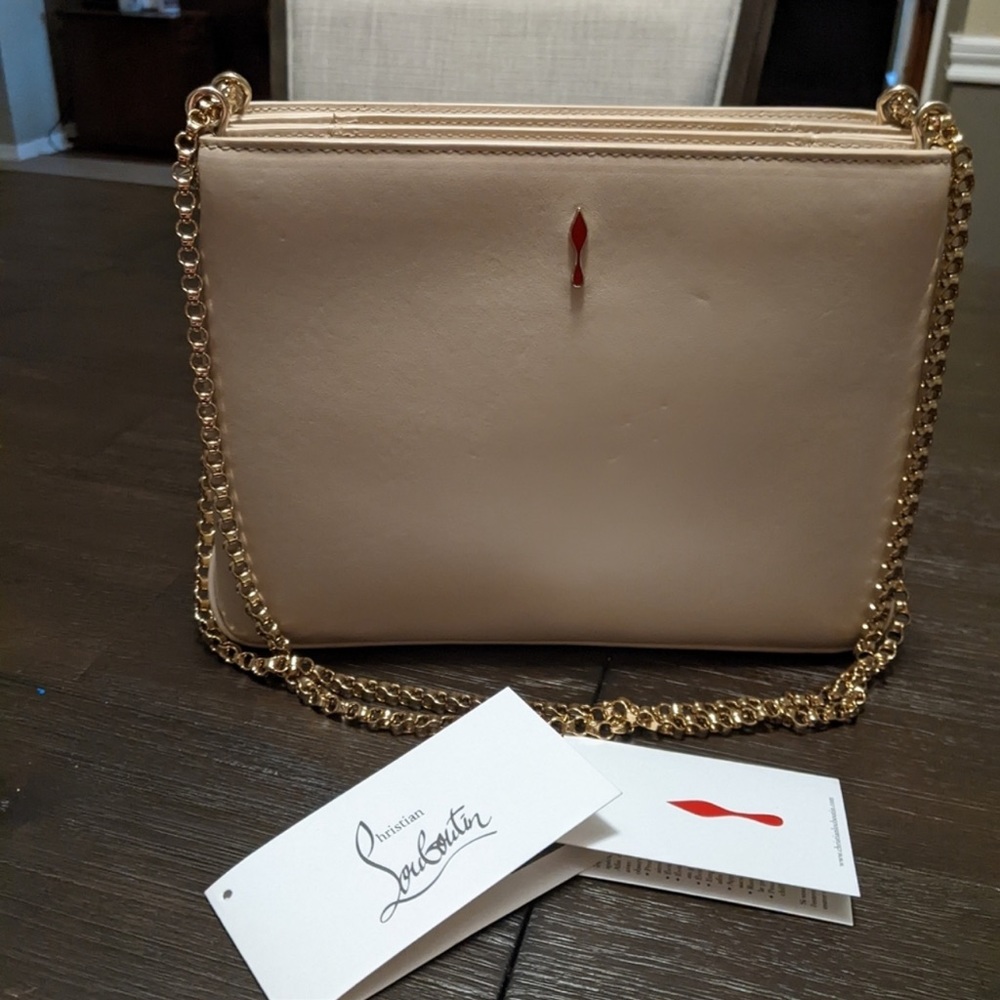 CHRISTIAN LOUBOUTIN
Calfskin Large Triloubi Paris Spikes Chain Bag Beige